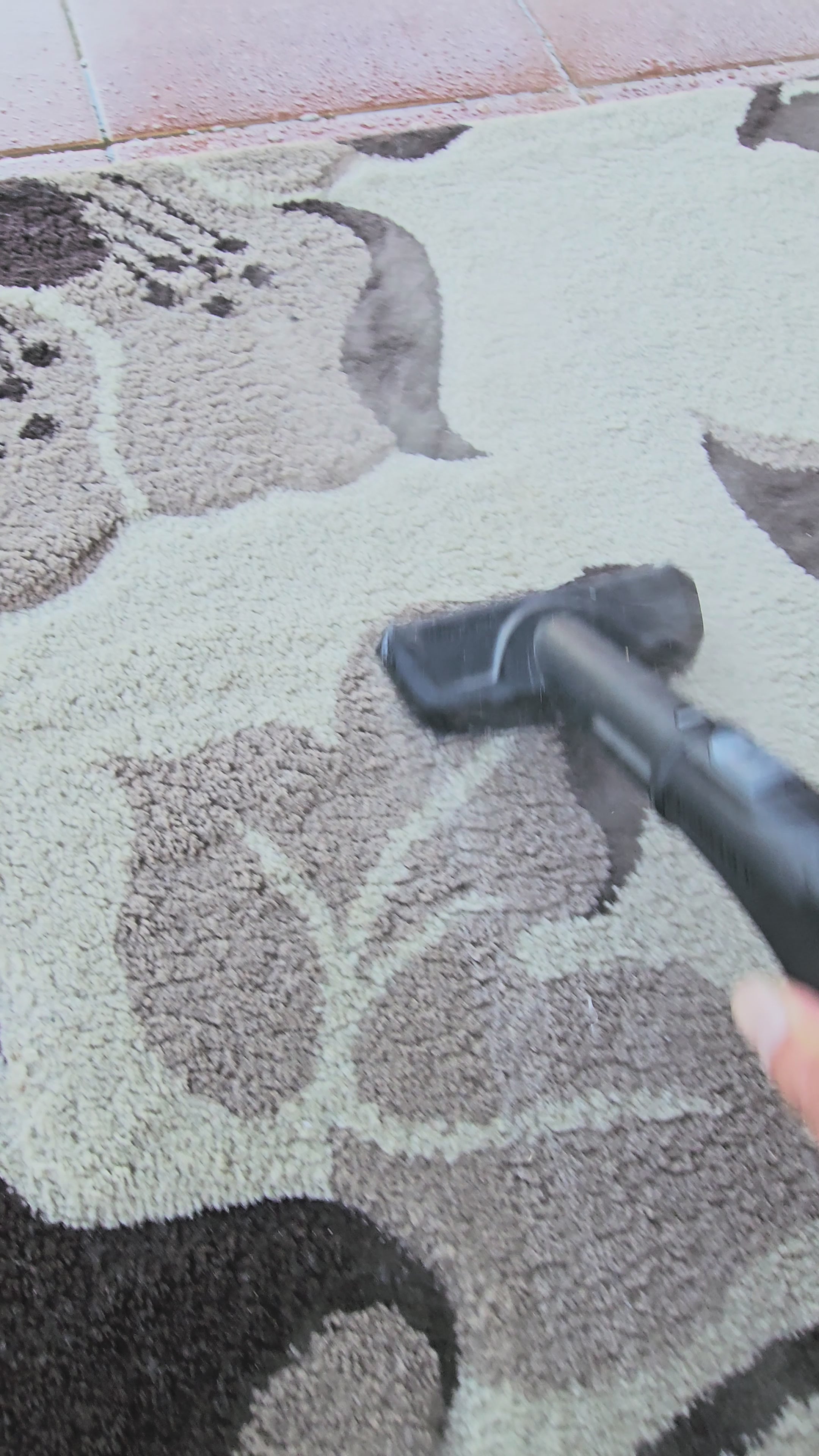 Szőnyegtisztítás helyszínen gőzös technológiával